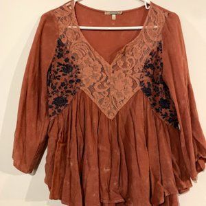Gimmicks BKE lace rust top